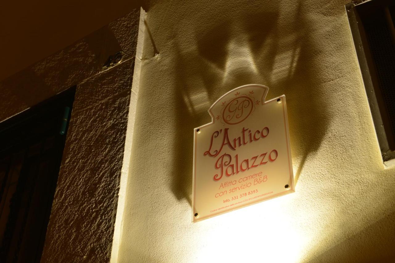 L'Antico Palazzo Bed & Breakfast Canosa di Puglia Bagian luar foto